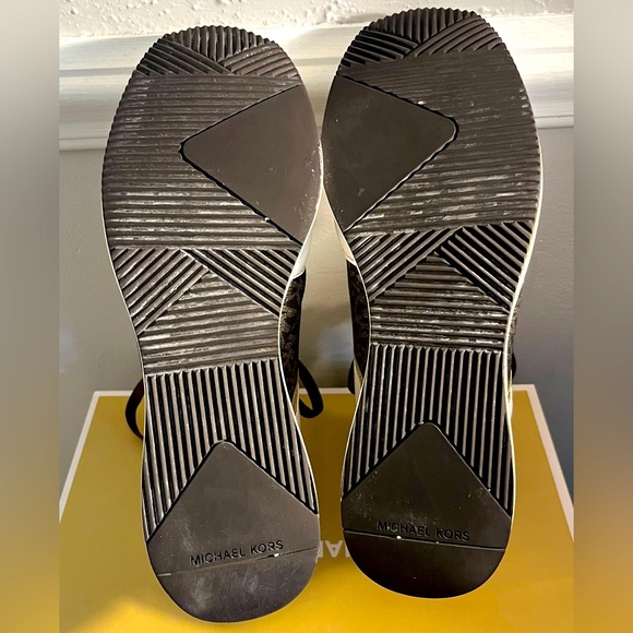 MICHAEL MICHAEL KORS Metallic Logo And Leather Trainers. Size (10). - Picture 9 of 10